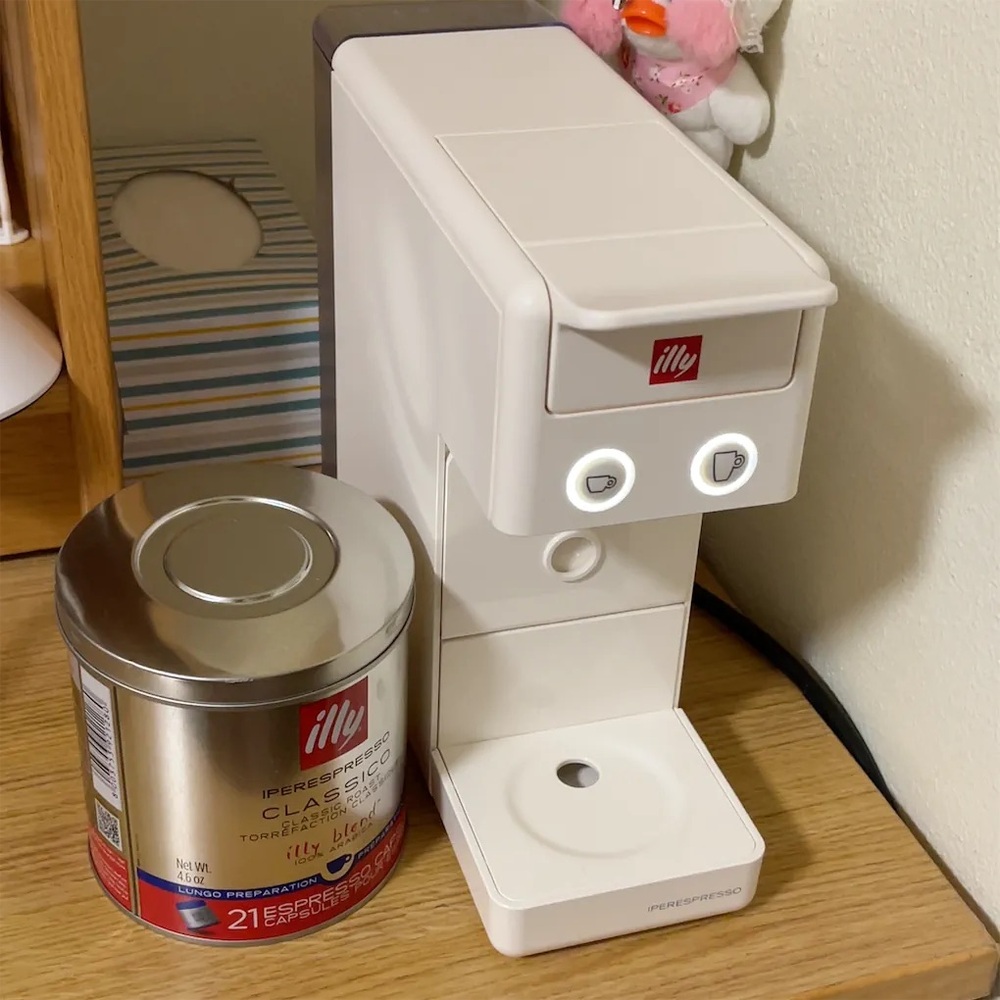 Illy White Espresso Machine
